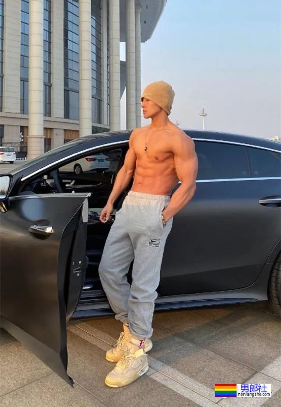 你们想要的不穿衣服的肌肉司机来了！ - 51虹马