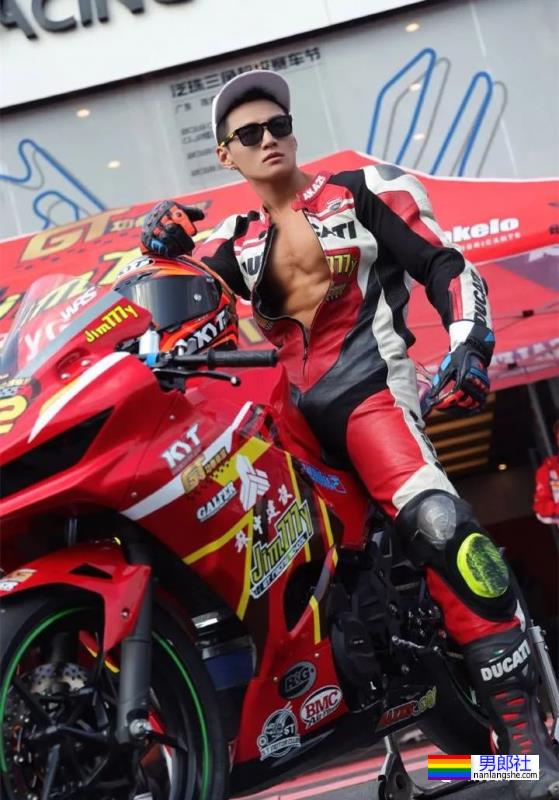 你们想要的不穿衣服的肌肉司机来了！ - 51虹马