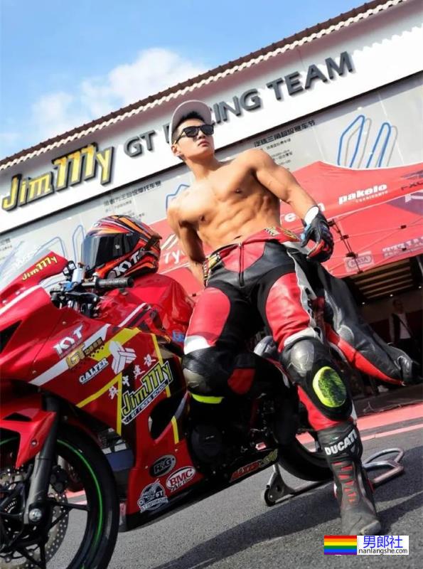 你们想要的不穿衣服的肌肉司机来了！ - 51虹马