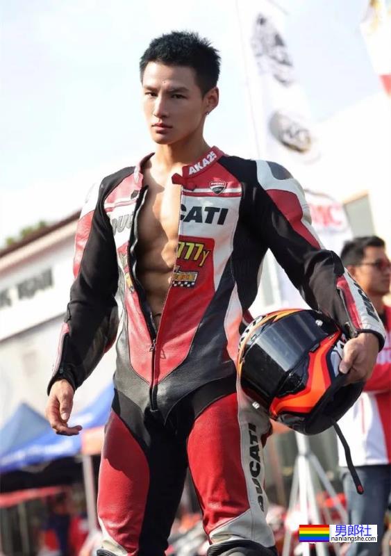 你们想要的不穿衣服的肌肉司机来了！ - 51虹马