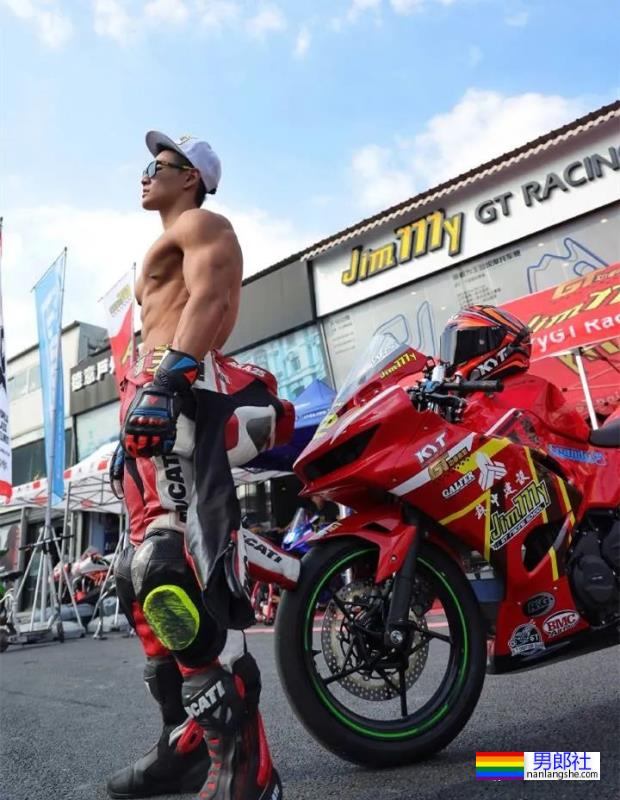 你们想要的不穿衣服的肌肉司机来了！ - 51虹马