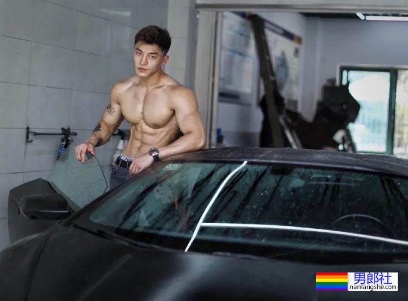 胸肌超大的“货车司机”，想坐在副驾躺他怀里哭-51虹马