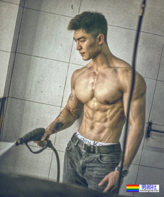 胸肌超大的“货车司机”,想坐在副驾躺他怀里哭 - 51虹马 胸肌超大的“货车司机”,想坐在副驾躺他怀里哭 - 51虹马