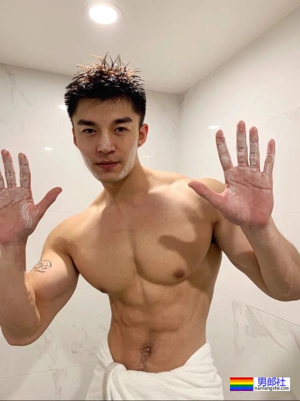 胸肌超大的“货车司机”,想坐在副驾躺他怀里哭 - 51虹马 胸肌超大的“货车司机”,想坐在副驾躺他怀里哭 - 51虹马