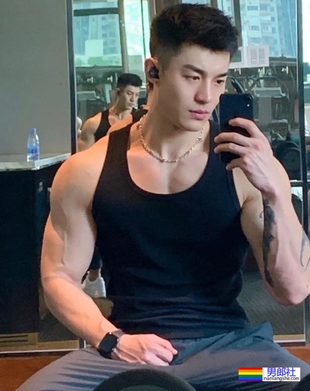 胸肌超大的“货车司机”,想坐在副驾躺他怀里哭 - 51虹马 胸肌超大的“货车司机”,想坐在副驾躺他怀里哭 - 51虹马