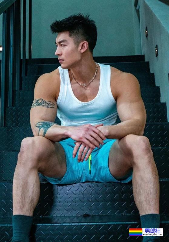 胸肌超大的“货车司机”,想坐在副驾躺他怀里哭 - 51虹马 胸肌超大的“货车司机”,想坐在副驾躺他怀里哭 - 51虹马