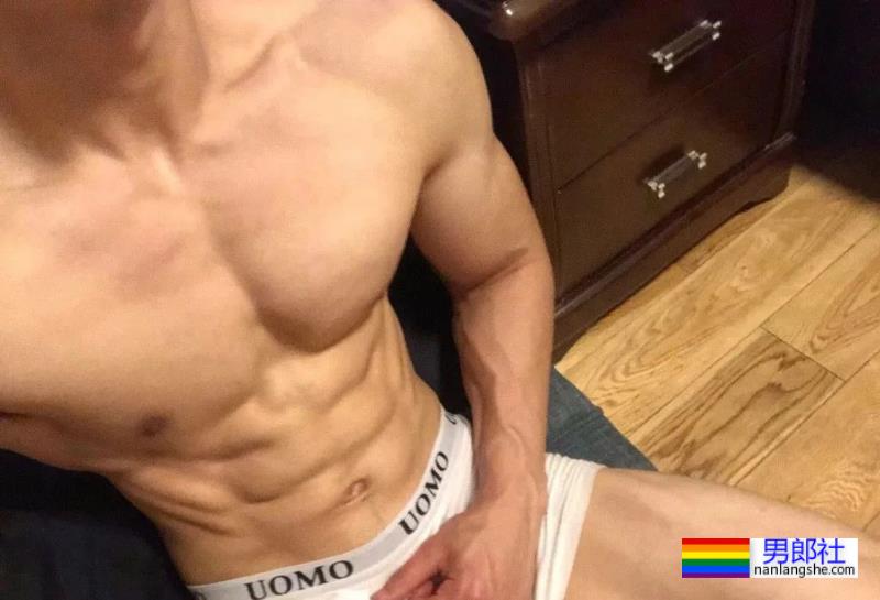 胸肌超大的“货车司机”,想坐在副驾躺他怀里哭 - 51虹马 胸肌超大的“货车司机”,想坐在副驾躺他怀里哭 - 51虹马