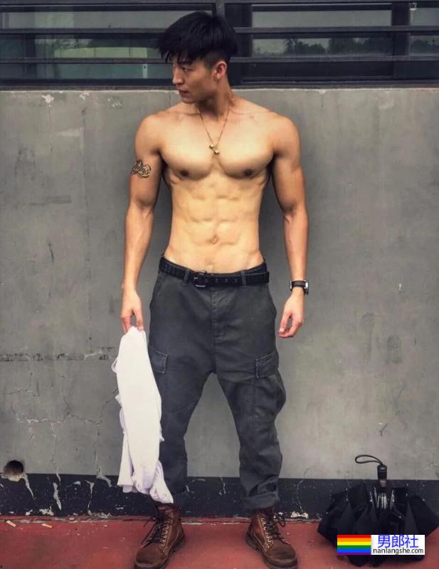 胸肌超大的“货车司机”,想坐在副驾躺他怀里哭 - 51虹马 胸肌超大的“货车司机”,想坐在副驾躺他怀里哭 - 51虹马