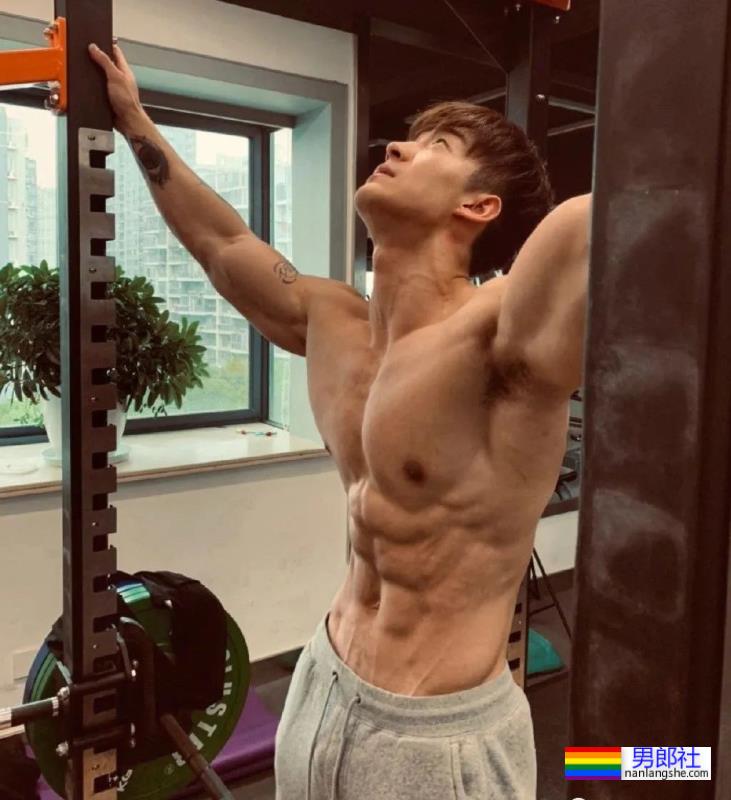 胸肌超大的“货车司机”,想坐在副驾躺他怀里哭 - 51虹马 胸肌超大的“货车司机”,想坐在副驾躺他怀里哭 - 51虹马