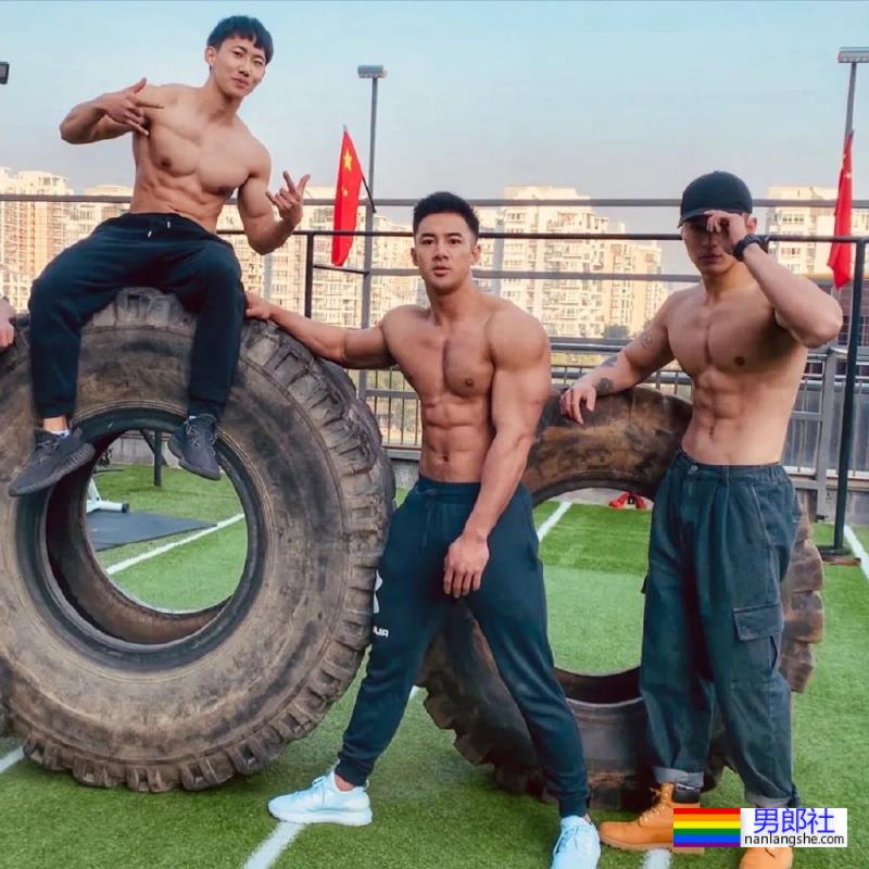 胸肌超大的“货车司机”,想坐在副驾躺他怀里哭 - 51虹马 胸肌超大的“货车司机”,想坐在副驾躺他怀里哭 - 51虹马