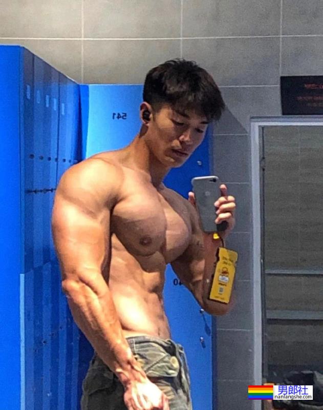 胸肌超大的“货车司机”,想坐在副驾躺他怀里哭 - 51虹马 胸肌超大的“货车司机”,想坐在副驾躺他怀里哭 - 51虹马