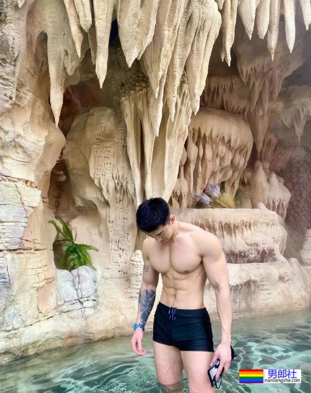 胸肌超大的“货车司机”,想坐在副驾躺他怀里哭 - 51虹马 胸肌超大的“货车司机”,想坐在副驾躺他怀里哭 - 51虹马