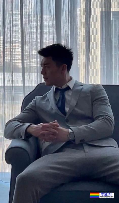 胸肌超大的“货车司机”,想坐在副驾躺他怀里哭 - 51虹马 胸肌超大的“货车司机”,想坐在副驾躺他怀里哭 - 51虹马