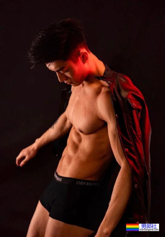 胸肌超大的“货车司机”,想坐在副驾躺他怀里哭 - 51虹马 胸肌超大的“货车司机”,想坐在副驾躺他怀里哭 - 51虹马