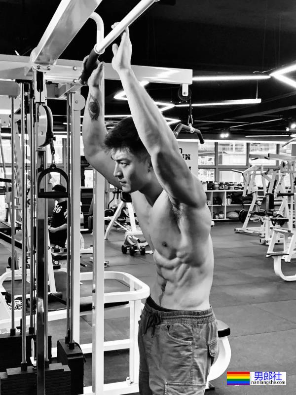 胸肌超大的“货车司机”,想坐在副驾躺他怀里哭 - 51虹马 胸肌超大的“货车司机”,想坐在副驾躺他怀里哭 - 51虹马