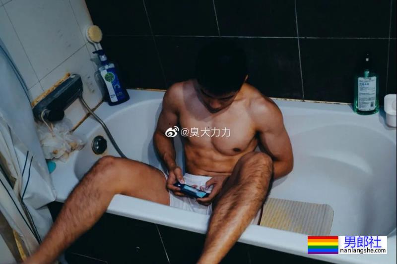 你们的新老公来啦！185cm北京体育系小哥凭借湿身照火出圈了！ - 51虹马