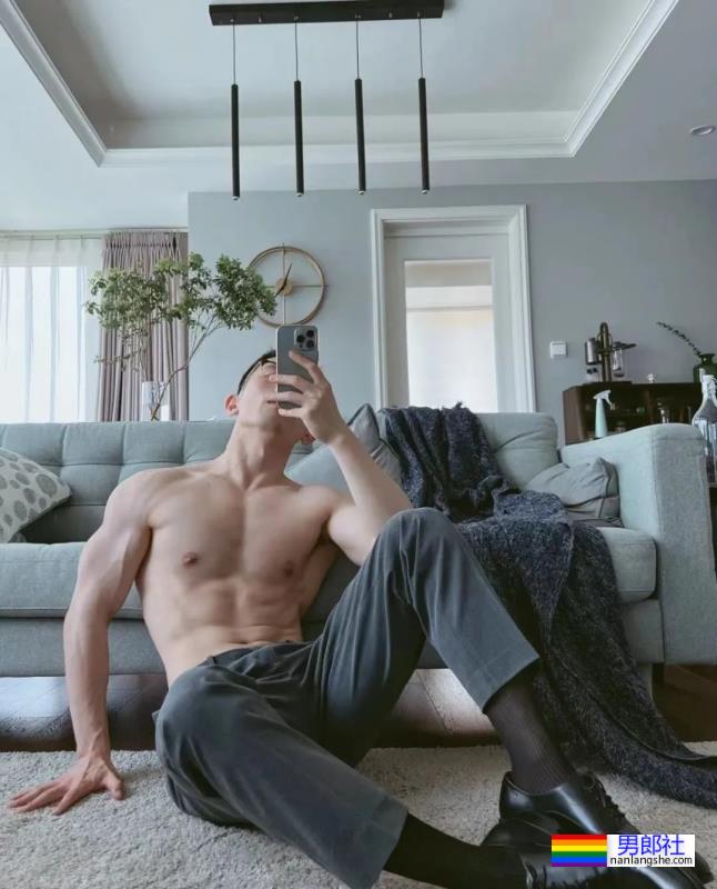 正装景观设计师，居然是肌肉型男 - 51虹马