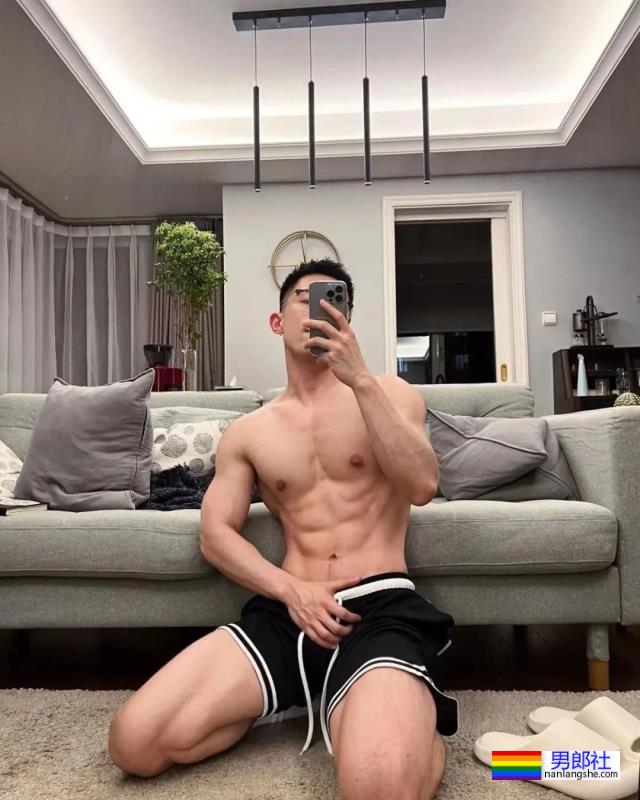 正装景观设计师，居然是肌肉型男 - 51虹马