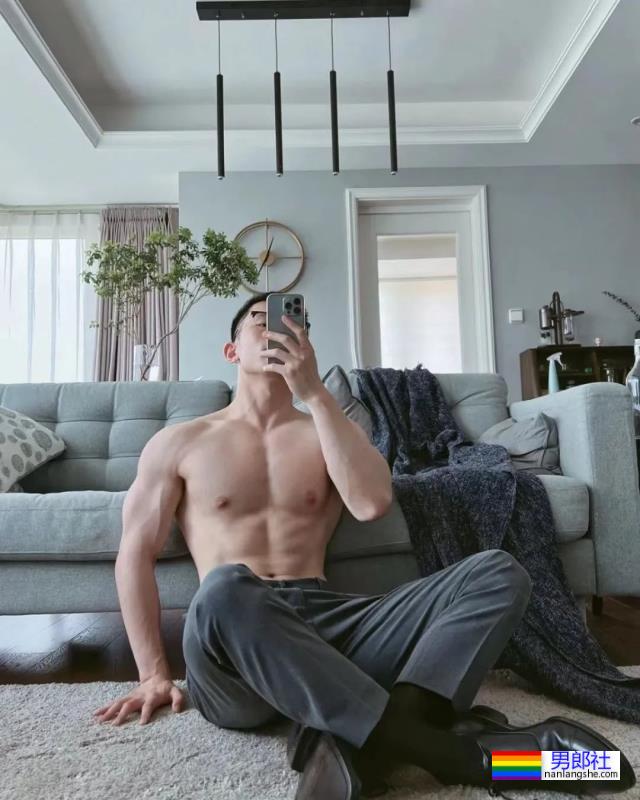 肌肉男 - 51虹马