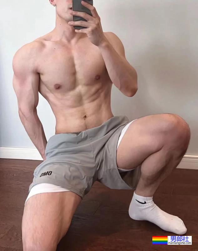 肌肉男 - 51虹马