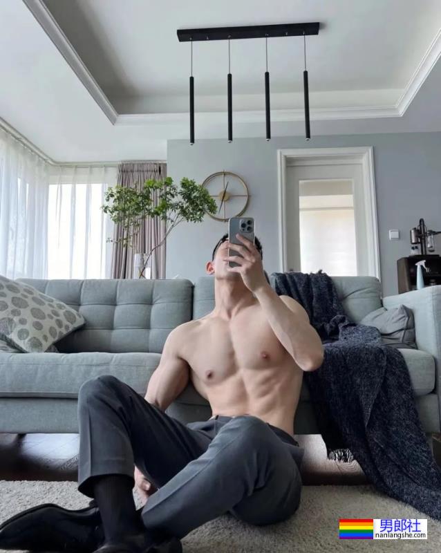 肌肉男 - 51虹马