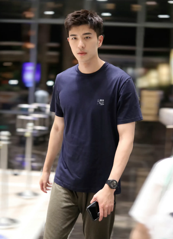 徐开聘凭《警察荣誉》太帅火了，脱掉衣服这胸毛腹毛谁顶得住？ - 51虹马