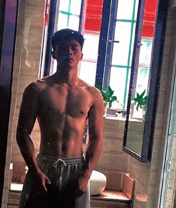 四川电影学院模特大赛,穿泳裤大秀身材网友直呼老公! - 51虹马 四川电影学院模特大赛,穿泳裤大秀身材网友直呼老公! - 51虹马