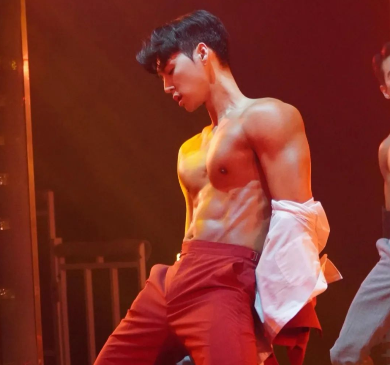 肌肉男舞台秀被指抄袭,网友急喊话别去申遗…… - 51虹马 肌肉男舞台秀被指抄袭,网友急喊话别去申遗…… - 51虹马