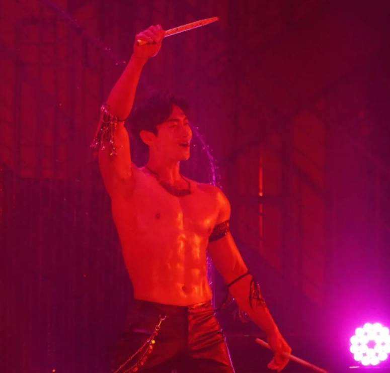 肌肉男舞台秀被指抄袭,网友急喊话别去申遗…… - 51虹马 肌肉男舞台秀被指抄袭,网友急喊话别去申遗…… - 51虹马