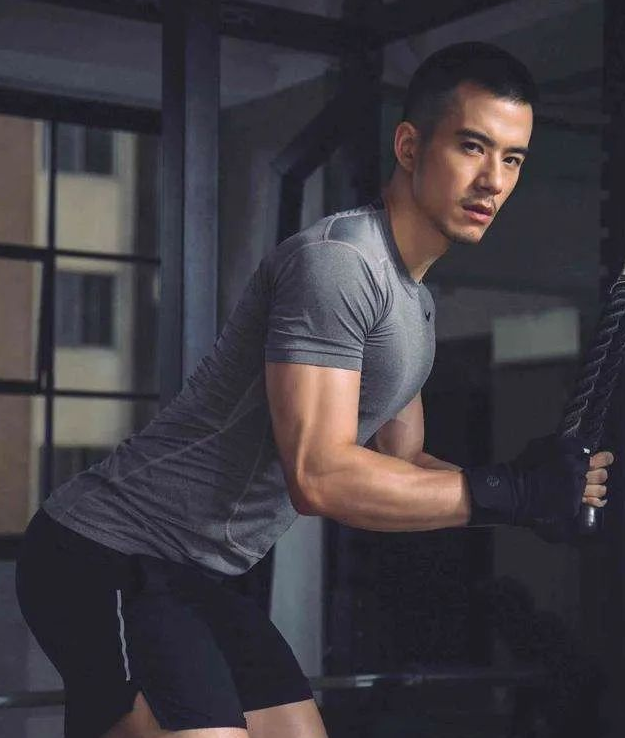 比毛若懿还放得开!偶像男团成员新片浴室戏尺度无下限 - 51虹马 比毛若懿还放得开!偶像男团成员新片浴室戏尺度无下限 - 51虹马