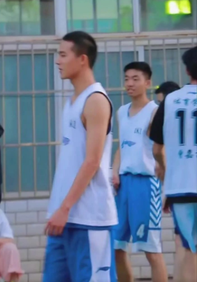 那些像风一样的篮球帅哥有多帅？难怪那么多人暗恋他-51虹马