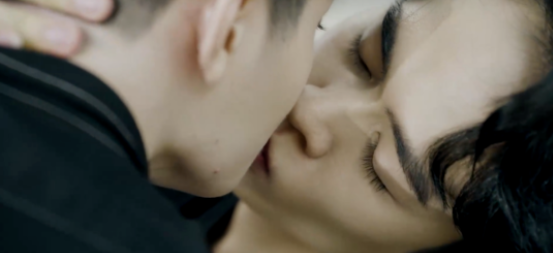 《我想看到你》失明的多金男和家里男保姆之间的故事 - 51虹马