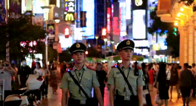 23岁上海武警小哥哥简直太帅了，这就是青春啊 - 51虹马