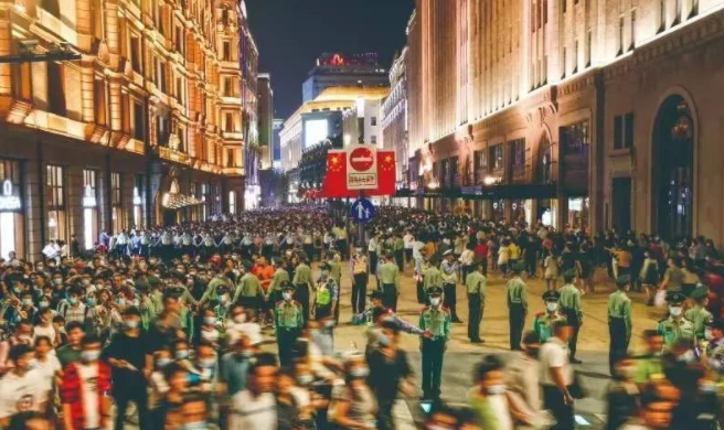 23岁上海武警小哥哥简直太帅了，这就是青春啊 - 51虹马