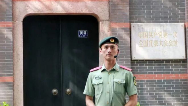 23岁上海武警小哥哥简直太帅了，这就是青春啊 - 51虹马