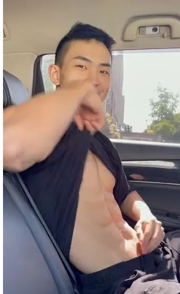拼车遇到肌肉男,他非要撩衣服给我看腹肌 - 51虹马 拼车遇到肌肉男,他非要撩衣服给我看腹肌 - 51虹马