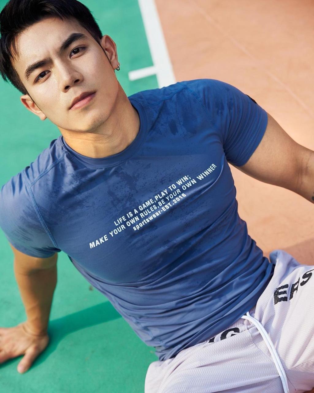 浓颜系男孩! 有面包魂的独立歌手:Mos - 51虹马 浓颜系男孩! 有面包魂的独立歌手:Mos - 51虹马