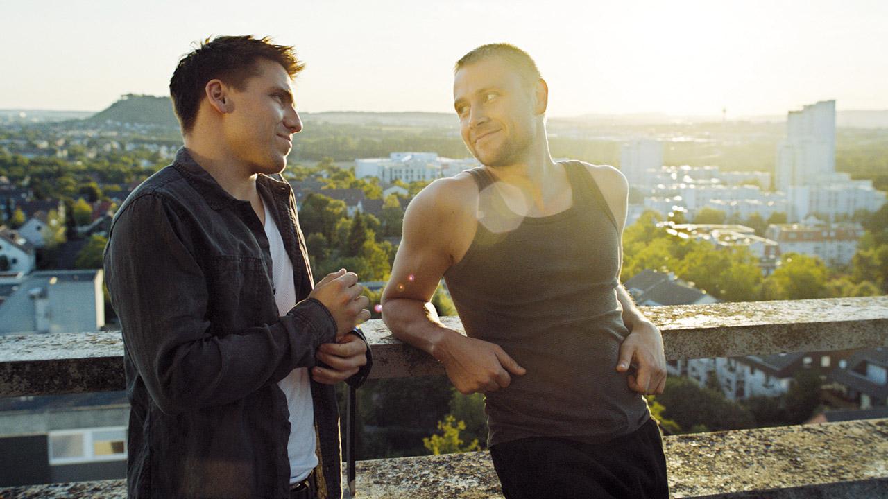 你可能不知道的历史:世界上第一部支持同志的电影在德国! 5 部发人深省的德国同志电影 - 51虹马 你可能不知道的历史:世界上第一部支持同志的电影在德国! 5 部发人深省的德国同志电影 - 51虹马