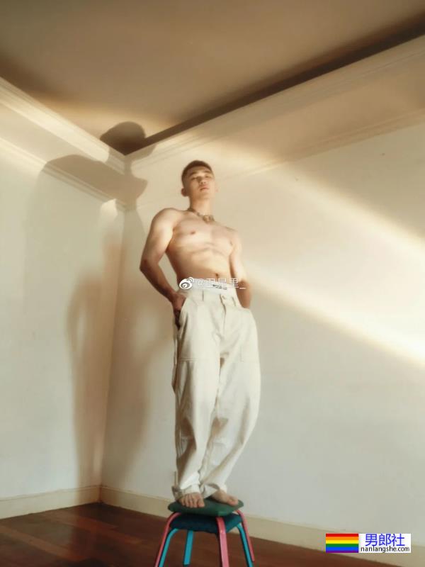 肌肉白衣-51虹马