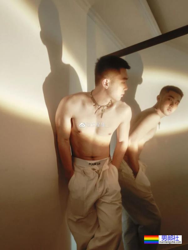 肌肉白衣 - 51虹马