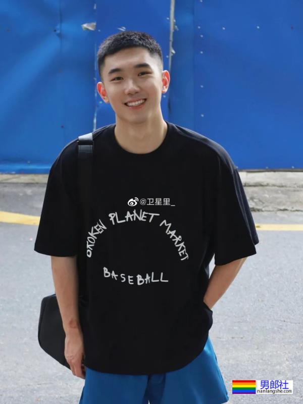 肌肉白衣 - 51虹马