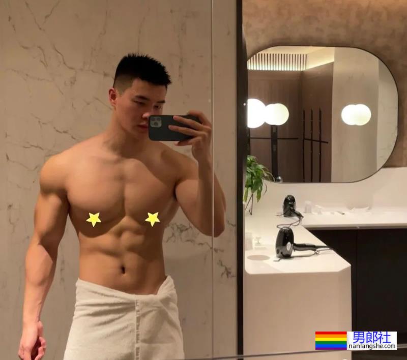 肉壮帅哥自拍照走红-51虹马