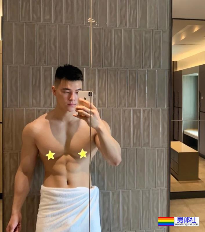 肉壮帅哥自拍照走红 - 51虹马