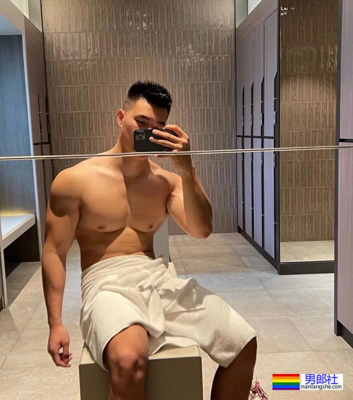 肉壮帅哥自拍照走红 - 51虹马