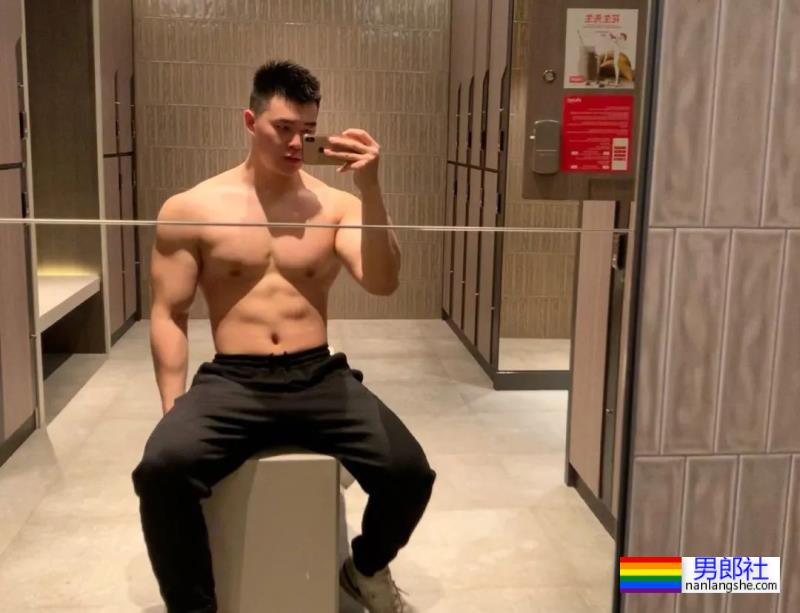 肉壮帅哥自拍照走红 - 51虹马