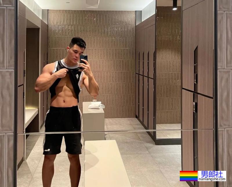 肉壮帅哥自拍照走红 - 51虹马