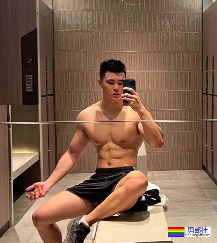 肉壮帅哥自拍照走红 - 51虹马