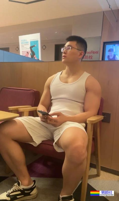 肉壮帅哥自拍照走红 - 51虹马