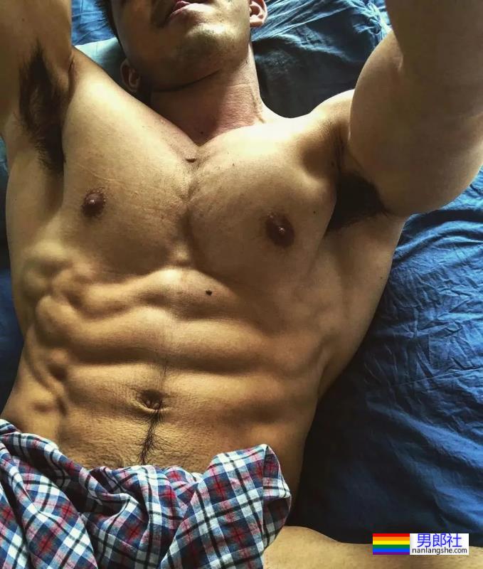 健身模特不仅身材火热 - 51虹马