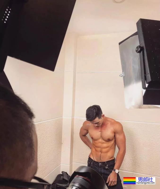 健身模特不仅身材火热 - 51虹马